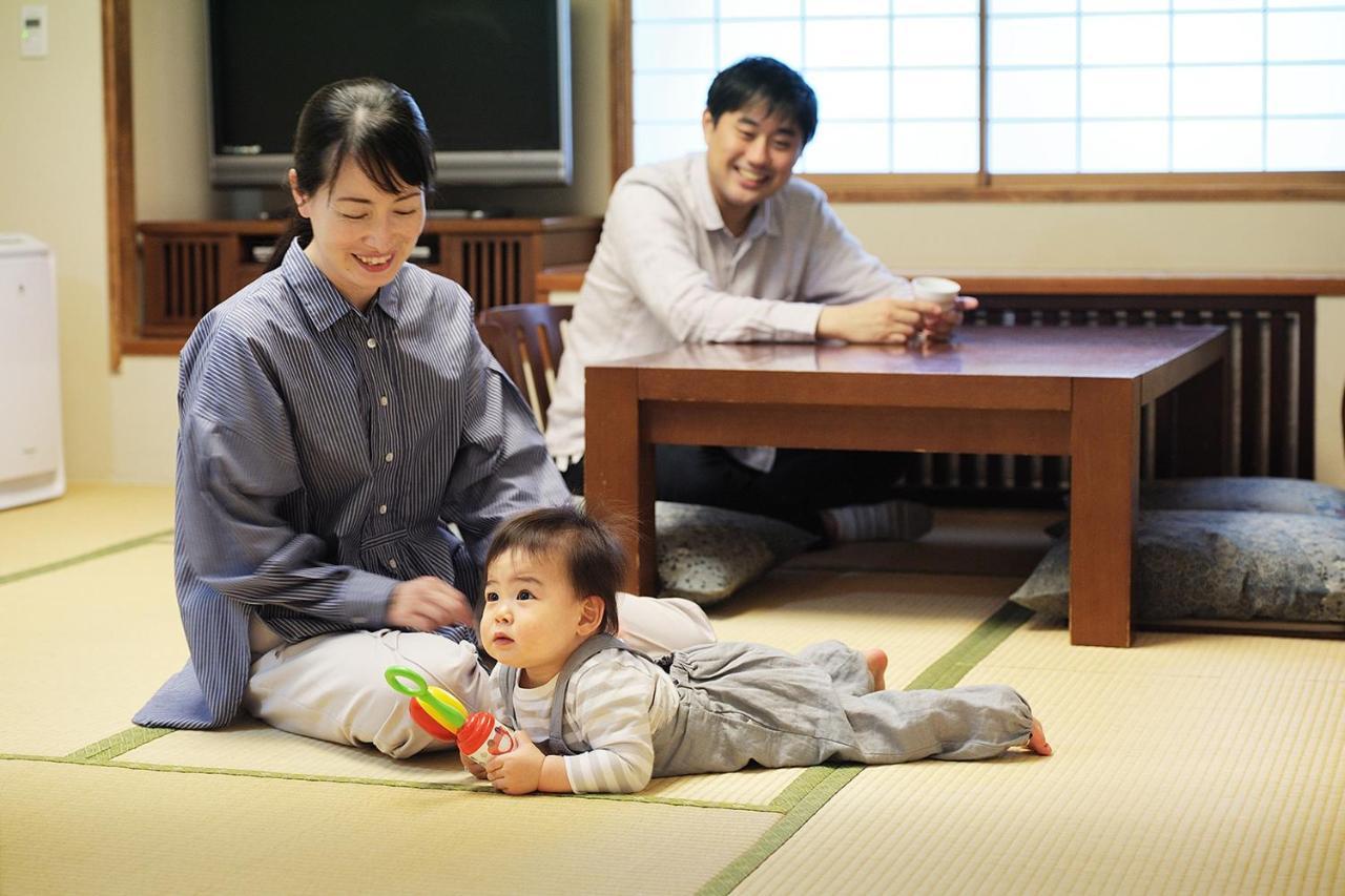 Hotel Okura Tokyo Bay Urayasu Екстер'єр фото A Japanese family