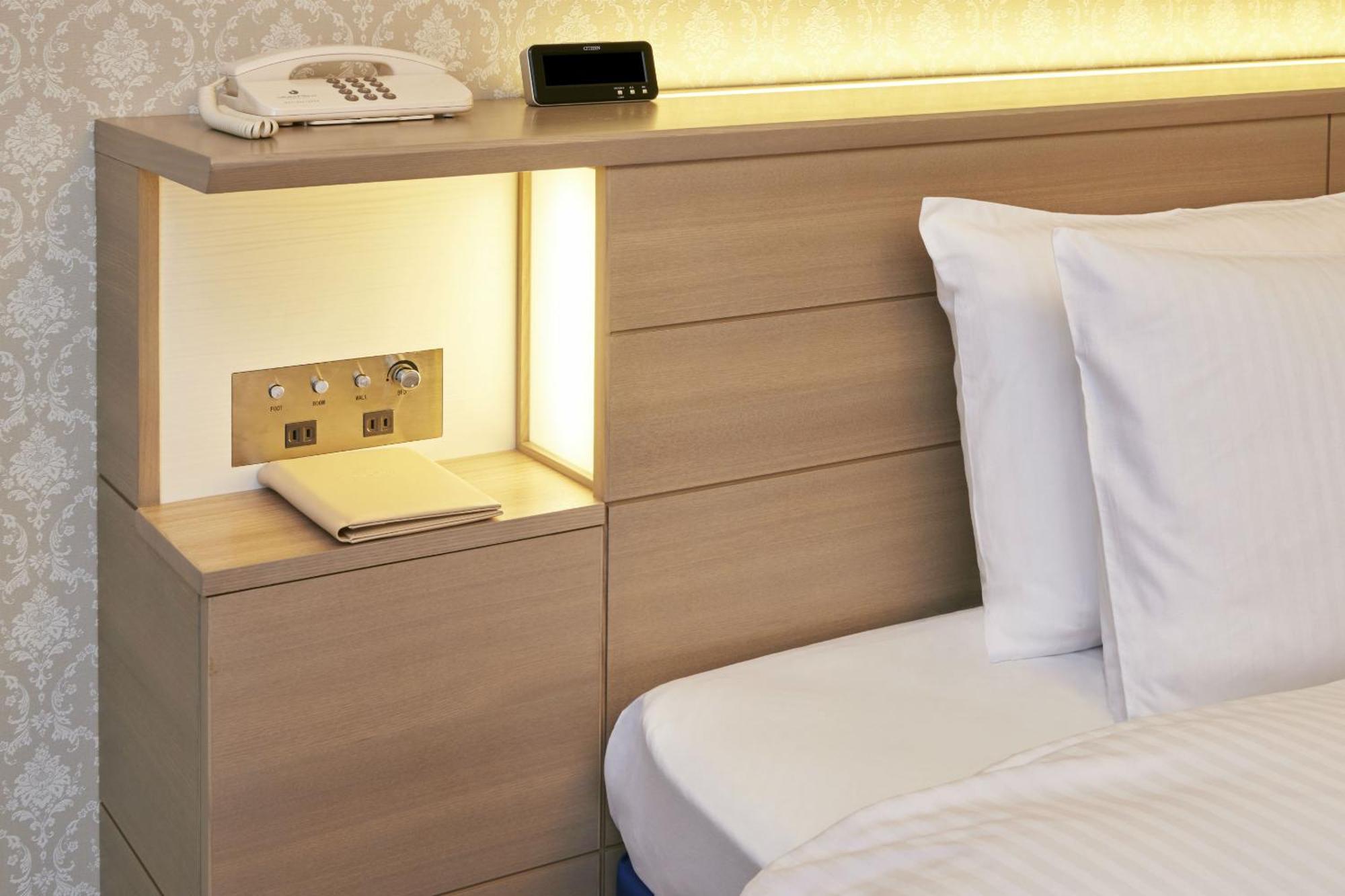 Hotel Okura Tokyo Bay Urayasu Екстер'єр фото A bedside table with a built-in telephone