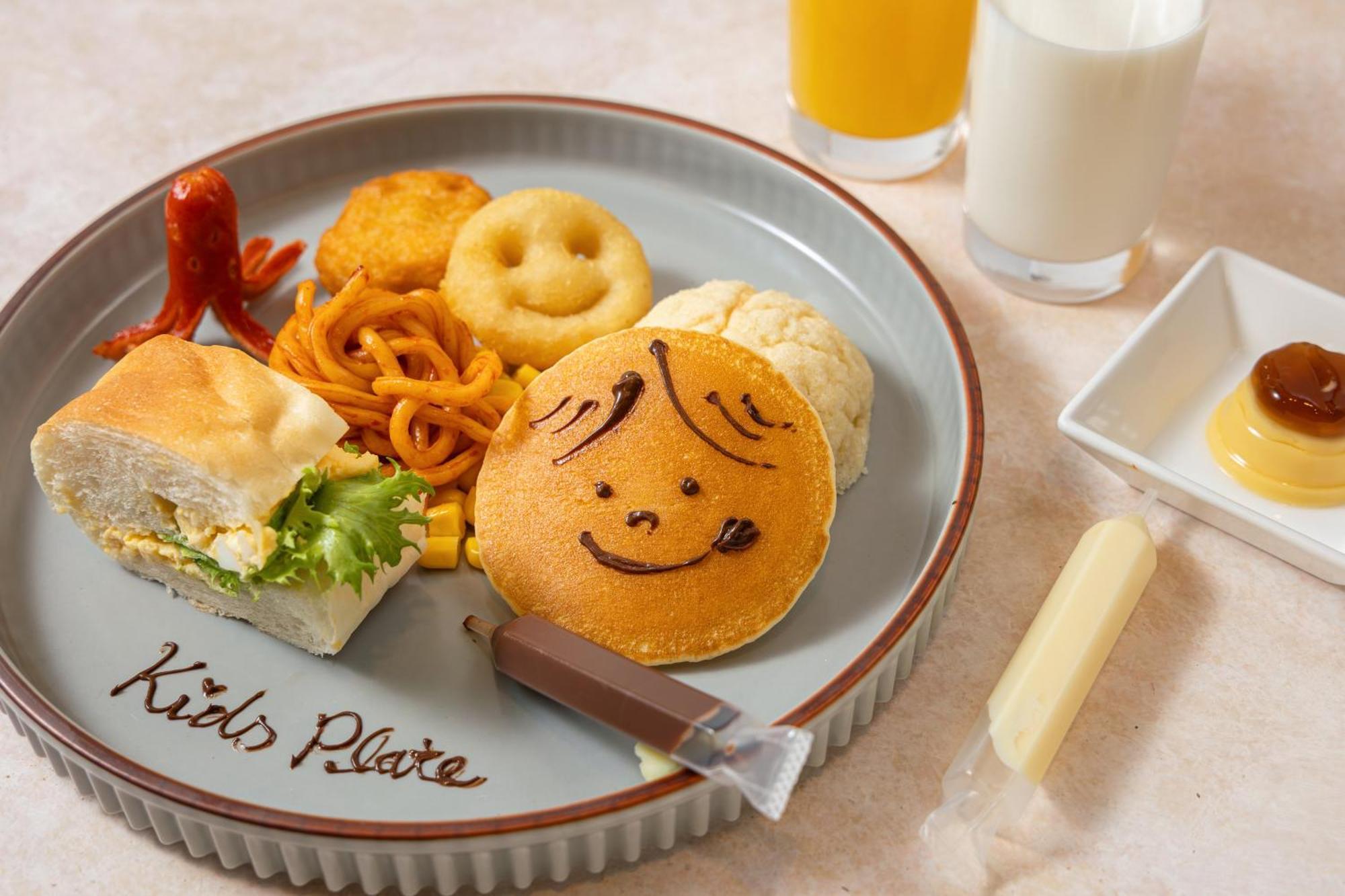 Hotel Okura Tokyo Bay Urayasu Екстер'єр фото A meal at the Cat Cafe