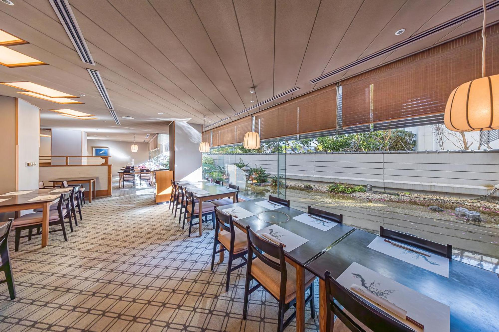 Hotel Okura Tokyo Bay Urayasu Екстер'єр фото The interior of the lounge
