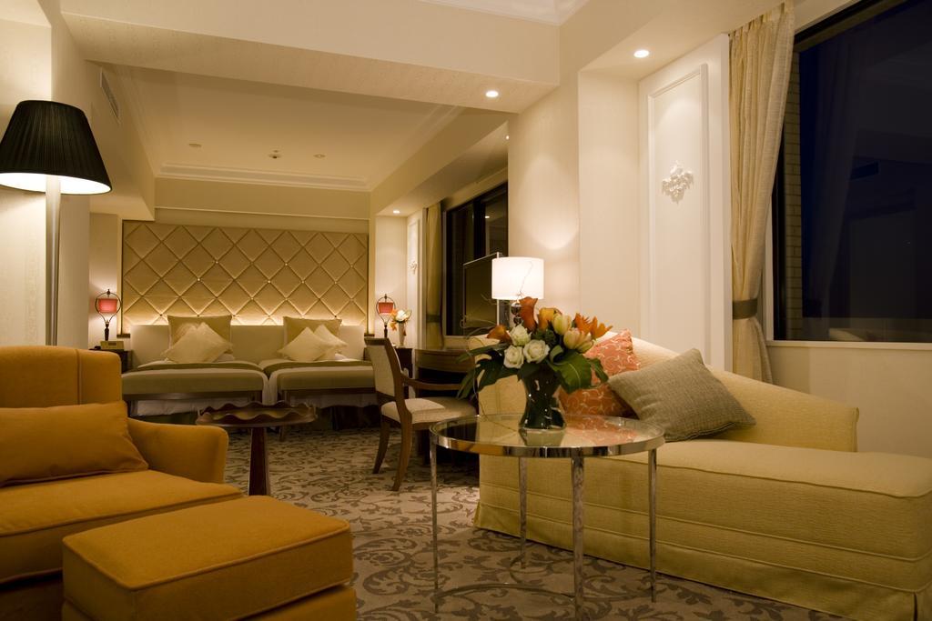 Hotel Okura Tokyo Bay Urayasu Екстер'єр фото A suite at the hotel