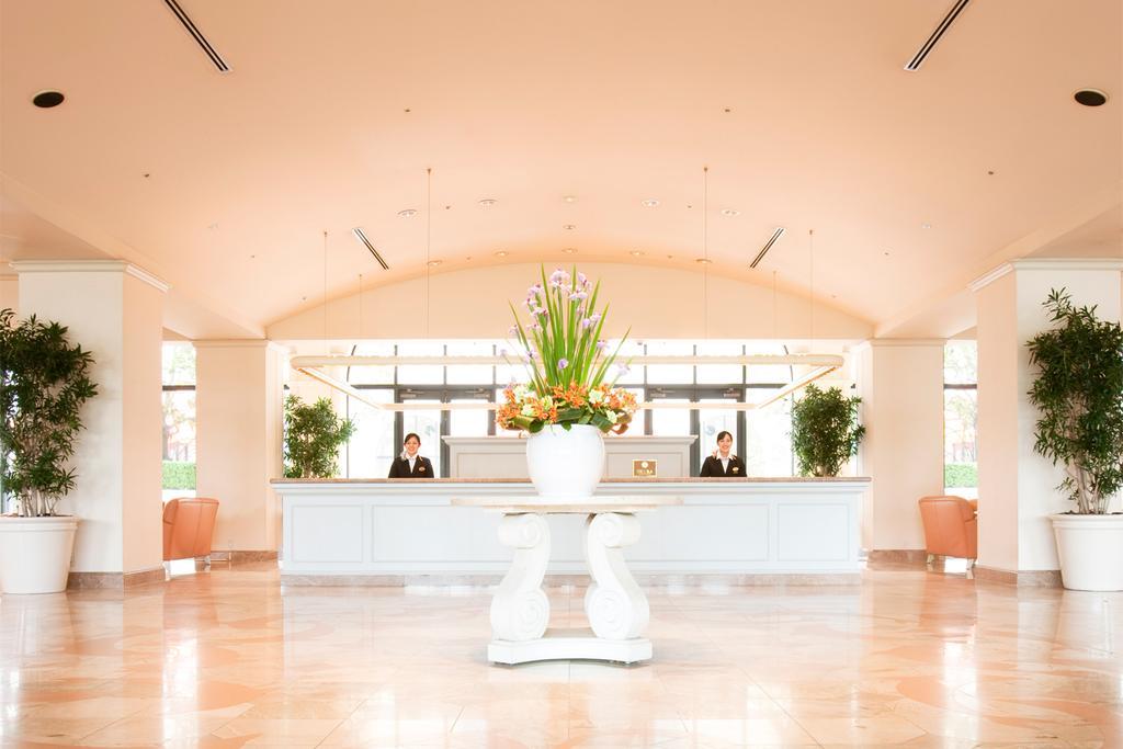 Hotel Okura Tokyo Bay Urayasu Екстер'єр фото Lobby