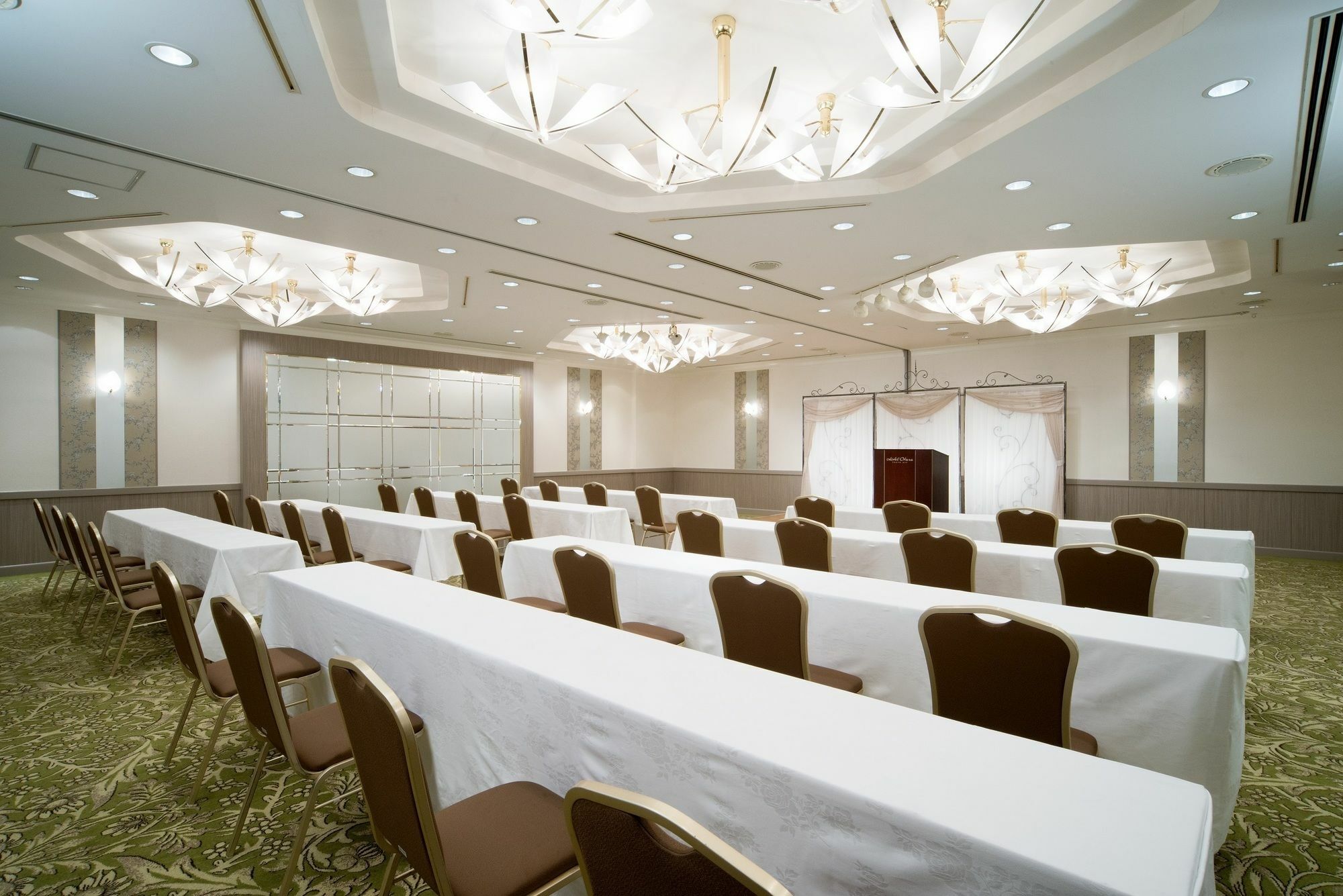 Hotel Okura Tokyo Bay Urayasu Екстер'єр фото A typical meeting room